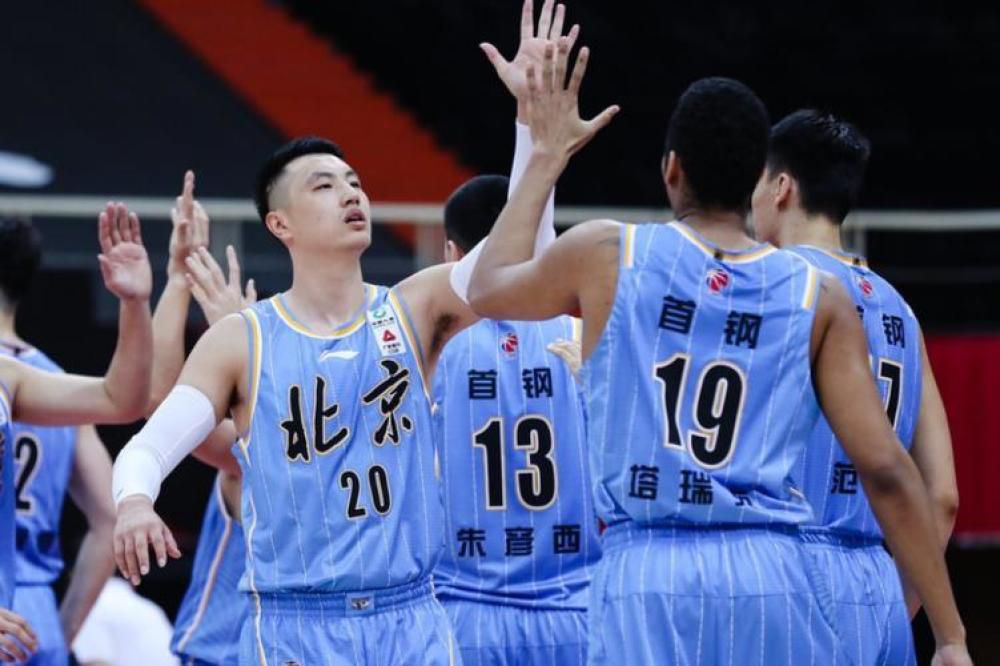 本赛季，齐尔克泽代表博洛尼亚出战了18场比赛，打进8球，助攻4次。